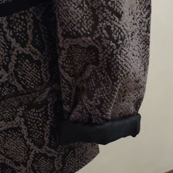 Mark Juniors size XL Black Gray Classic Animal print jacket, roll up sleeve - Picture 3 of 8